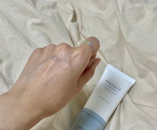 MF[스킨1004] 마다가스카르 센텔라 히알루-시카 워터핏 선세럼 50ml — 4.5점을 준 리뷰어가 2024년 5월 올린 사용 사진