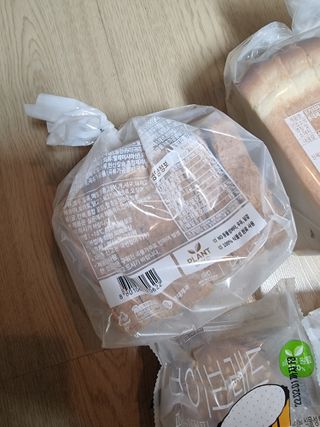롯데제과 Vbread 포카치아식빵1개 + 미니식빵 1개 + 머핀 2개 세트 — 4점을 준 리뷰어가 2021년 9월 올린 사용 사진