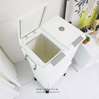 창신리빙 [프랑코 원터치 스탠드 분리수거함 50L 화이트] 똑똑한 정리 수납 — 5점을 준 리뷰어가 2021년 7월 올린 사용 사진