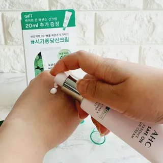 [AHC] 세이프온 에센스 선크림 올리브영 스페셜 증정 기획세트 — 5점을 준 리뷰어가 2022년 6월 올린 사용 사진