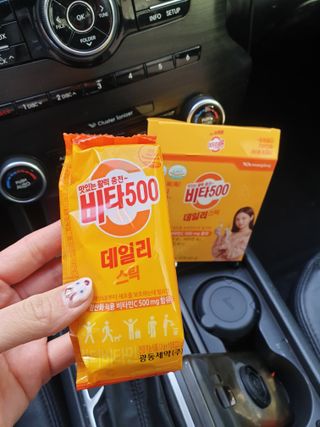 광동생활건강 [광동] 비타500데일리스틱 크리스마스 에디션 60포+20포 추가 증정&쇼핑백+스티커 gift — 5점을 준 리뷰어가 2021년 12월 올린 사용 사진