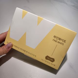 디오르 파인화이트 — 5점을 준 리뷰어가 2022년 2월 올린 사용 사진