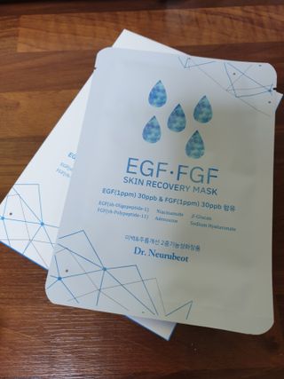 Dr.느루벗 느루벗 EGF FGF 스킨 리커버리 마스크 10장 — 5점을 준 리뷰어가 2021년 3월 올린 사용 사진