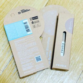 [후르디아] 올리브영 착한보습 비건 립버터 2종 — 5점을 준 리뷰어가 2022년 12월 올린 사용 사진