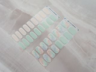데싱디바 글레이즈 젤네일 포일 이펙트 네일_4종 중 택 1 — 5점을 준 리뷰어가 2021년 9월 올린 사용 사진