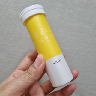 [슬림드랍 레몬맛] 건기식 다이어트 보조제 겸 비타민 — 5점을 준 리뷰어가 2022년 1월 올린 사용 사진