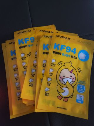 아토팜 블라블라 황사방역 마스크 KF94 — 5점을 준 리뷰어가 2021년 10월 올린 사용 사진