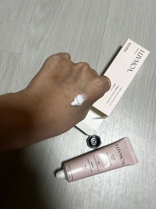 러브모아 향수 고체향수 승무원 고체향수 바르는 향수 니치향수 도손 우드세이지 앤 씨솔트 — 5점을 준 리뷰어가 2022년 12월 올린 사용 사진
