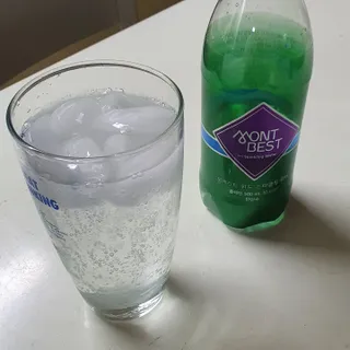 몽베스트 Montbest with Sparkling water Plain 20병 — 5점을 준 리뷰어가 2022년 9월 올린 사용 사진