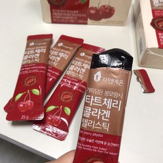 자연에온 가득담은 몽모랑시 타트체리 콜라겐 젤리스틱 — 5점을 준 리뷰어가 2021년 1월 올린 사용 사진