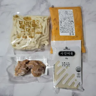 [앤더미트]더 불맛 직화 막창 매콤 떡볶이 1팩 (640g) — 5점을 준 리뷰어가 2022년 5월 올린 사용 사진