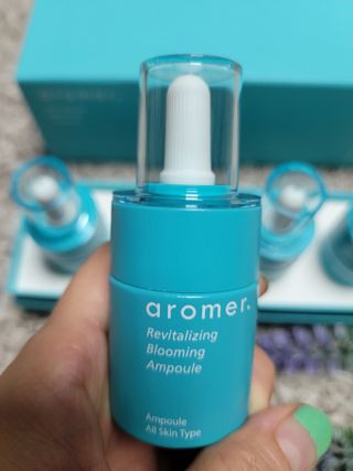 아로메르 리바이탈라이징 블루밍 앰플 10ml x 4ea — 5점을 준 리뷰어가 2021년 8월 올린 사용 사진