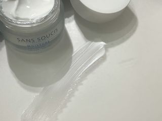 산수시 아쿠아 베네핏 24h 수부지 물광 속건조 수분크림 50ml — 5점을 준 리뷰어가 2021년 7월 올린 사용 사진