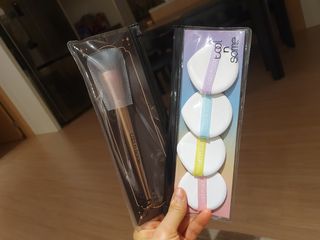 [툴앤썸] 메이크업 브러시로 바르고 호빵 스펀지로 클렌징하는 A-Z 뷰티툴 5종 — 5점을 준 리뷰어가 2021년 2월 올린 사용 사진