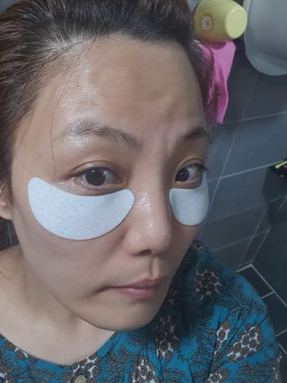 건강누리인터내셔날 레아라 다이아포스 슬리핑 아이패치 골드 & 물광 아이패치 [14회분/총 28매] — 5점을 준 리뷰어가 2022년 7월 올린 사용 사진