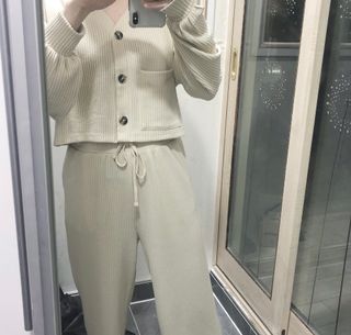 프런투라인 비마이 봄버 포켓 크롭 가디건 — 5점을 준 리뷰어가 2022년 3월 올린 사용 사진
