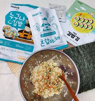 해풀잎 누구나 김밥*1ea [(혼합야채 35g *1ea,  김밥김 (5g, 5ea),  양념간장 (6g, 5ea), 참기름(5g, 2ea)] — 5점을 준 리뷰어가 2022년 8월 올린 사용 사진