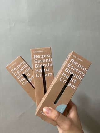 [후르디아] 끈적임 없는 착한성분 비건  핸드크림 3종 — 5점을 준 리뷰어가 2022년 10월 올린 사용 사진