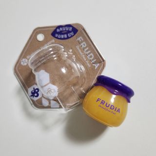 틱톡 [후르디아] 튼입술해결템 올리브영 블루베리 하이드레이팅 허니 립밤 — 5점을 준 리뷰어가 2023년 12월 올린 사용 사진