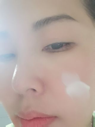 산다화 비타민C 화이트닝 크림 — 5점을 준 리뷰어가 2023년 10월 올린 사용 사진