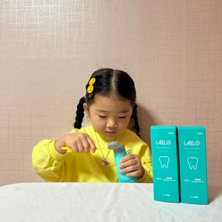 치과에서 쓰는 치약 _ 라벨제로 저불소 꼬마, 키즈, 유아, 베이비, 주니어 안전한 어린이치약 — 5점을 준 리뷰어가 2022년 11월 올린 사용 사진
