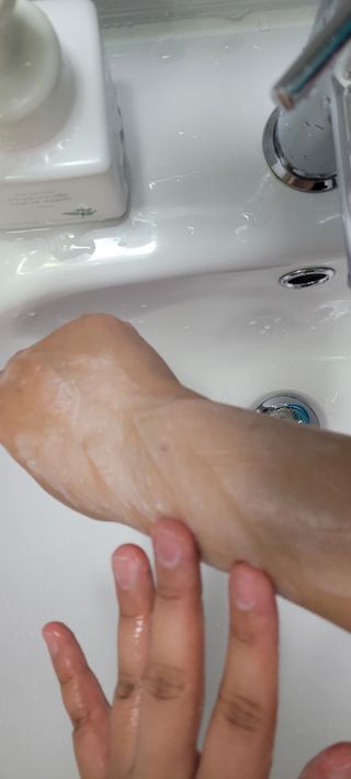 벨먼 내추럴스파 수분광채 스크럽 바디워시 600ml 5종 — 5점을 준 리뷰어가 2022년 5월 올린 사용 사진