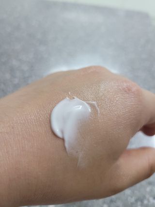 산수시 아쿠아 베네핏 24h 수부지 물광 속건조 수분크림 50ml — 5점을 준 리뷰어가 2021년 6월 올린 사용 사진
