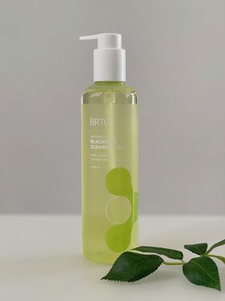 비알티씨 BRTC 안티폴루션 앤 블랙헤드 클렌징오일 300ml — 5점을 준 리뷰어가 2022년 12월 올린 사용 사진