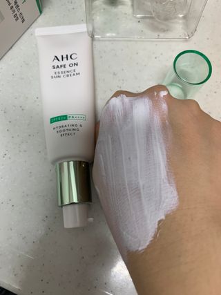 [AHC] 세이프온 에센스 선크림 올리브영 스페셜 증정 기획세트 — 5점을 준 리뷰어가 2022년 6월 올린 사용 사진