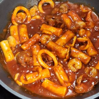 화끈한녀석들 새오똥400g 새우,오징어,똥집 볶음요리 소스,밀떡, 참기름 포함 — 4점을 준 리뷰어가 2022년 11월 올린 사용 사진