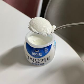 매일바이오 그릭요거트 오리지널 플레인 4개, 로스터리 커피믹스 4개 — 5점을 준 리뷰어가 2021년 12월 올린 사용 사진