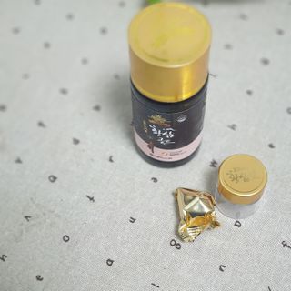 서울약사신협_프리미엄황삼골드_3.75g x 12환+75mgx12병 — 5점을 준 리뷰어가 2021년 1월 올린 사용 사진