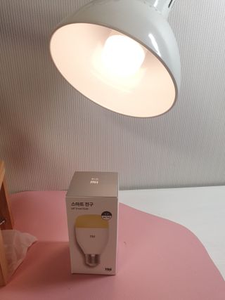 헤이홈 LED전구 화이트 스마트 전구 wifi 연결 스마트폰 연동 음성제어 원격제어 — 5점을 준 리뷰어가 2021년 5월 올린 사용 사진