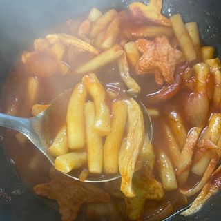 빨간키트 떡볶이 밀키트 2~3인분 매운맛 국물 떡볶이 만들기 쉬운 황금 레시피 분말 소스로 간편한 요리 — 5점을 준 리뷰어가 2021년 10월 올린 사용 사진