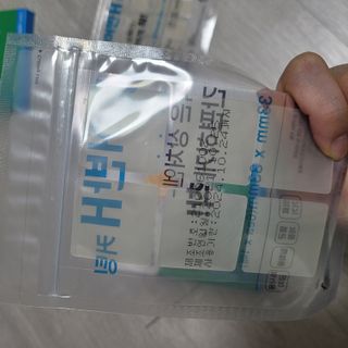 [큐어반H 커팅] 간편하게 떼서 쓰는 자외선차단 습윤밴드 (1팩/30매입) — 5점을 준 리뷰어가 2022년 10월 올린 사용 사진