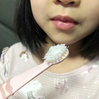 치과에서 쓰는 치약 _ 라벨제로 저불소 꼬마, 키즈, 유아, 베이비, 주니어 안전한 어린이치약 — 5점을 준 리뷰어가 2023년 3월 올린 사용 사진
