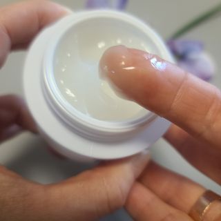 The Fact 더 팩트 내추럴 에스에프엔 에이틴 시니어 크림 — 5점을 준 리뷰어가 2021년 5월 올린 사용 사진