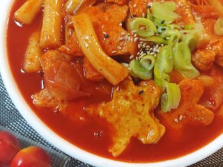 빨간키트 떡볶이 밀키트 2~3인분 매운맛 국물 떡볶이 만들기 쉬운 황금 레시피 분말 소스로 간편한 요리 — 5점을 준 리뷰어가 2021년 10월 올린 사용 사진