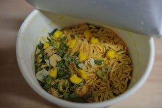 NISSIN 닛신 컵누들  4종 - 씨푸드오리지날, 씨푸드 스파이시, 씨푸드 커리, 씨푸드 XO소스 — 5점을 준 리뷰어가 2022년 11월 올린 사용 사진