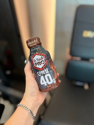 닥터유 프로 단백질 드링크 40g 초코 닥터유 프로 단백질드링크 40g 초코 — 5점을 준 리뷰어가 2024년 8월 올린 사용 사진