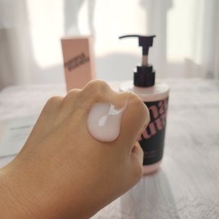 난나 살몬 스파이더 검버섯 미백 톤업 화이트닝 연어 앰플 크림 300ml 대용량 — 5점을 준 리뷰어가 2022년 12월 올린 사용 사진