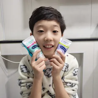 닥터데디스 안심저불소 키즈치약 (라즈베리, 청포도향 중 택 1) 60g +  여행용 미니 치약 15g — 5점을 준 리뷰어가 2022년 11월 올린 사용 사진