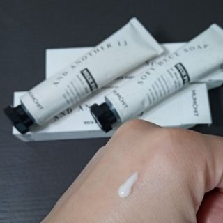 멈칫(MUMCHIT) 넥퍼퓸 NECKPERFUME 2가지 향 — 4점을 준 리뷰어가 2021년 11월 올린 사용 사진