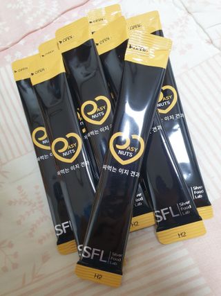 짜먹는 이지견과 짜먹는 이지아몬드, 짜먹는 이지허니피넛, 짜먹는 이지캐슈넛 각 10g X  10포 — 5점을 준 리뷰어가 2021년 3월 올린 사용 사진