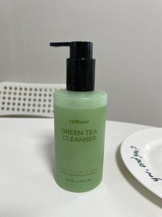 프리마인 메이크업과 들뜨는 각질까지 한방에 깐달걀로! 순하기까지한 셀베이스 그린티클렌저(200ml) — 4.5점을 준 리뷰어가 2023년 4월 올린 사용 사진