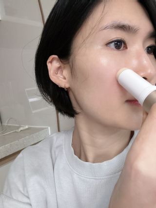 [사가수] 민감피부를 위한 진정 항산화 안티에이징, 더사가오브수 효혜윤 보태니컬 에너지 아이포올 스틱 — 5점을 준 리뷰어가 2023년 2월 올린 사용 사진