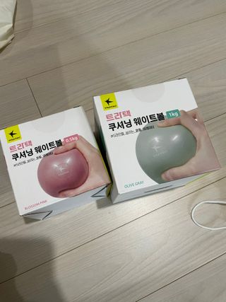 트라택 쿠셔닝 웨이트볼 0.5kg + 1kg SET — 4.5점을 준 리뷰어가 2022년 4월 올린 사용 사진
