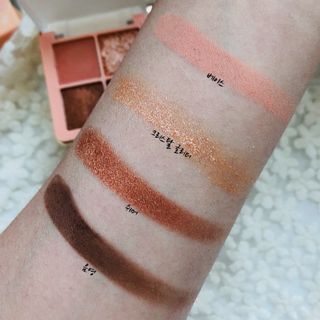 [블랙루즈] 크리스탈 하트 락 섀도우 4종 중 택1 — 4.5점을 준 리뷰어가 2021년 1월 올린 사용 사진