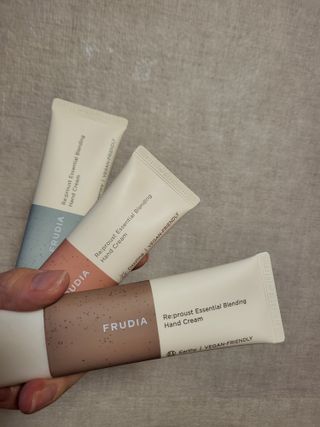 [후르디아] 끈적임 없는 착한성분 비건  핸드크림 3종 — 5점을 준 리뷰어가 2022년 11월 올린 사용 사진