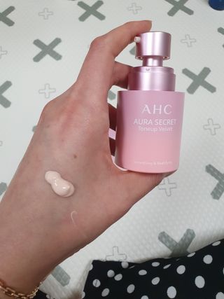 AHC 아우라 시크릿 톤업 벨벳 — 4점을 준 리뷰어가 2021년 4월 올린 사용 사진